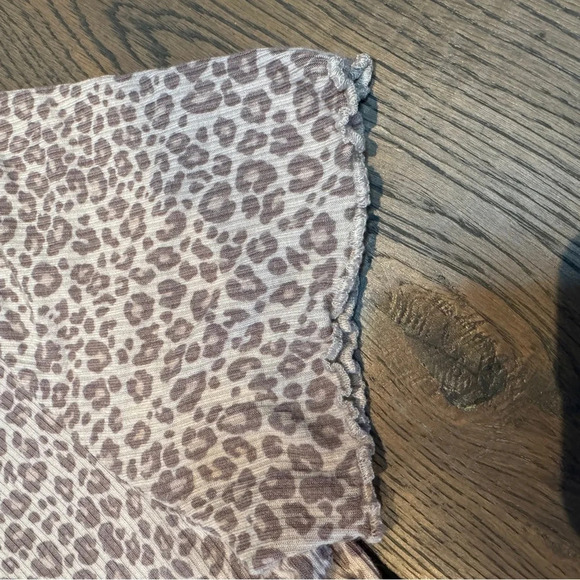 American Eagle Pastel Leopard Print Rib Knit Lettuce Hem Crop Baby Tee Sz S READ - Picture 3 of 7